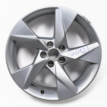 Laden Sie das Bild in den Galerie-Viewer, 1x Alufelge 17 Zoll 6.5&quot; 5x100 40ET Glanz Silber 657601025C Skoda Scala Kamiq