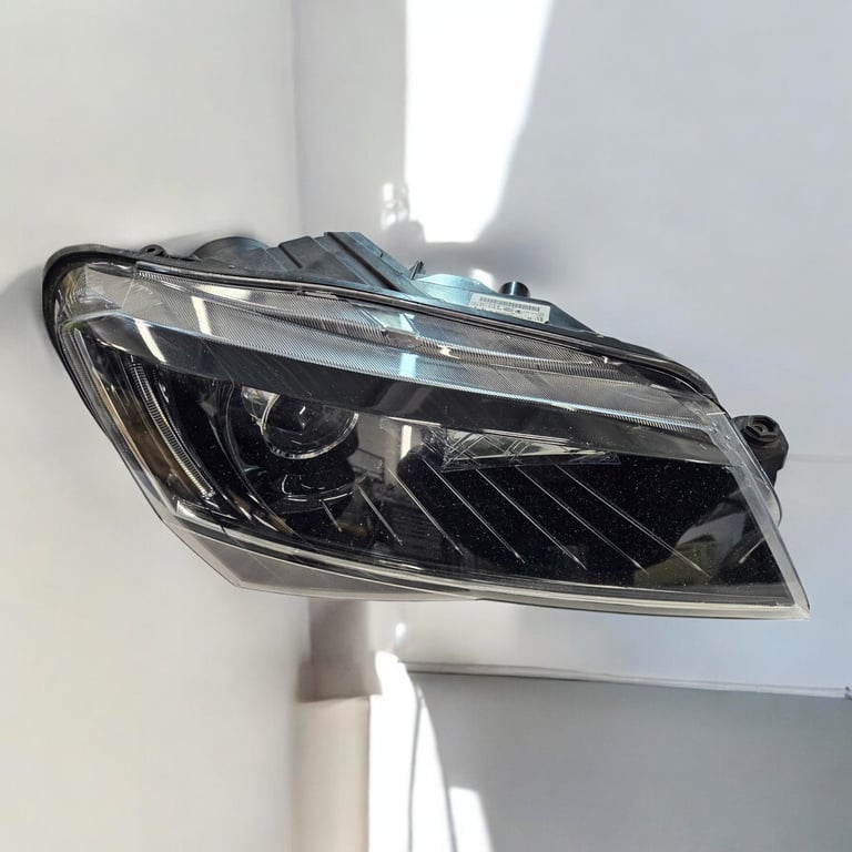 Frontscheinwerfer Skoda Superb III 3V1941016B 1ZS011939 Xenon Rechts Headlight
