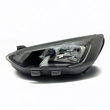 Laden Sie das Bild in den Galerie-Viewer, Frontscheinwerfer Ford Focus MX7B-13E015-CC Links Scheinwerfer Headlight