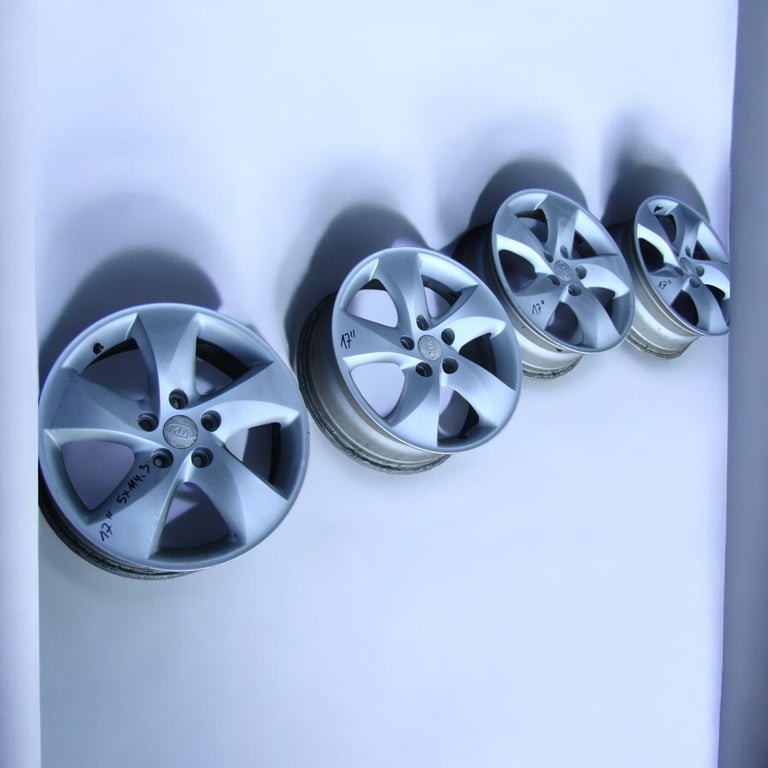 4x Alufelge 17 Zoll 6.5" 5x114.3 40ET Silber Kia Cerato Carens Carnival