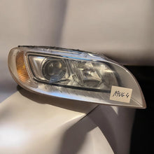 Laden Sie das Bild in den Galerie-Viewer, Frontscheinwerfer Volvo S80 V70 31420014 Rechts Scheinwerfer Headlight SCH5269811946xk