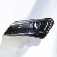 Laden Sie das Bild in den Galerie-Viewer, Frontscheinwerfer Skoda Superb III 3V1941015B Xenon Links Scheinwerfer Headlight
