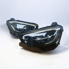 Laden Sie das Bild in den Galerie-Viewer, Frontscheinwerfer Mercedes-Benz A2139060805 A2139060705 LED Rechts oder Links