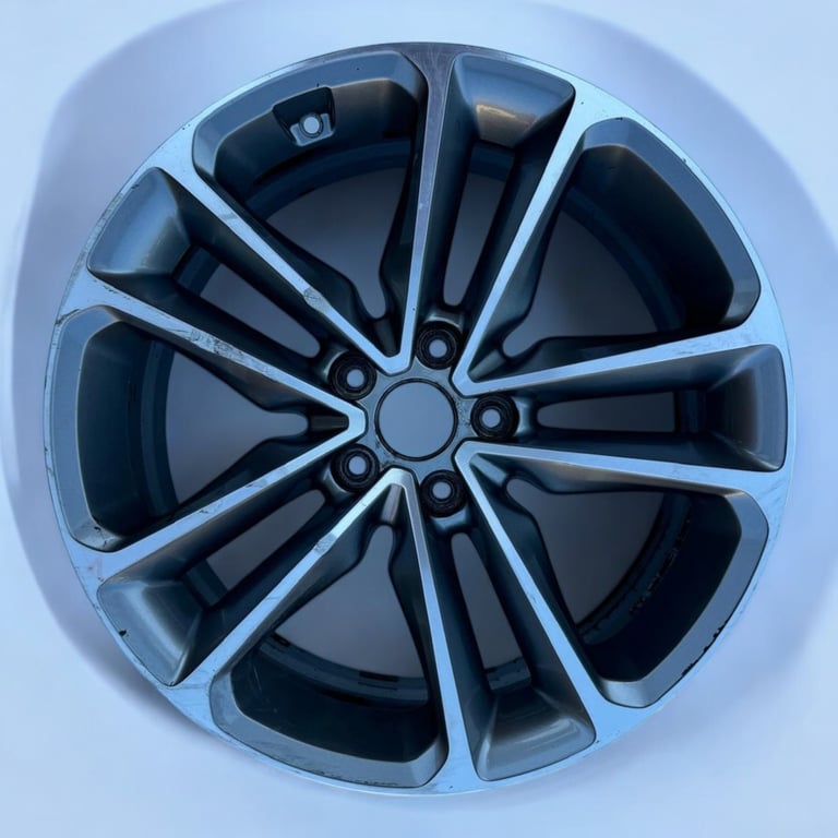 1x Alufelge 19 Zoll 7.5" 5x114.3 49 5ET 52810-2W410 Hyundai Rim Wheel