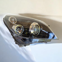 Load image into Gallery viewer, Frontscheinwerfer Opel Astra H 13110385DG 5DF00870420 Xenon Rechts Headlight