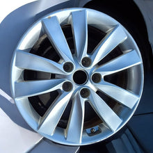 Load image into Gallery viewer, 1x Alufelge 17 Zoll 7.0&quot; 5x114.3 53ET 52910-A2300 Hyundai Rim Wheel