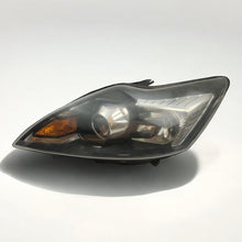 Load image into Gallery viewer, Frontscheinwerfer Ford Focus 8M51-13D155-CE Xenon Links Scheinwerfer Headlight