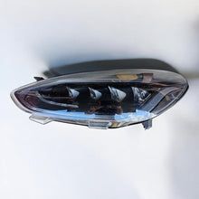 Laden Sie das Bild in den Galerie-Viewer, Frontscheinwerfer Ford Fiesta H1BB-13E015-CEH1BB-13E015-CE LED Links Headlight