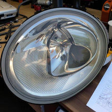 Load image into Gallery viewer, Frontscheinwerfer VW New Rechts Scheinwerfer Headlight SCH7702067033wc