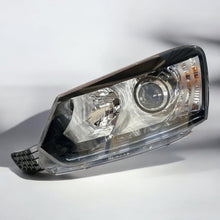 Laden Sie das Bild in den Galerie-Viewer, Frontscheinwerfer Skoda Yeti 5L1941015C Xenon Links Scheinwerfer Headlight