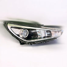 Laden Sie das Bild in den Galerie-Viewer, Frontscheinwerfer Hyundai I30 III 92102G4000 Rechts Scheinwerfer Headlight