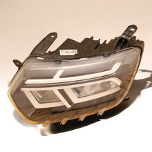 Laden Sie das Bild in den Galerie-Viewer, Frontscheinwerfer Dacia Duster II Fl 260602465R LED Links Scheinwerfer Headlight