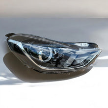 Load image into Gallery viewer, Frontscheinwerfer Hyundai I10 III 92102-K7100 Rechts Scheinwerfer Headlight