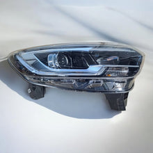 Load image into Gallery viewer, Frontscheinwerfer Renault Kadjar 260104607R Rechts Scheinwerfer Headlight