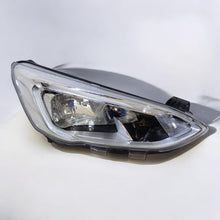 Laden Sie das Bild in den Galerie-Viewer, Frontscheinwerfer Ford Focus JX7B-13W029-AE Rechts Scheinwerfer Headlight