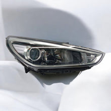Load image into Gallery viewer, Frontscheinwerfer Hyundai I30 Pde 92102-G4020 Rechts Scheinwerfer Headlight SCH7874984345bs