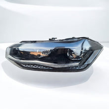 Laden Sie das Bild in den Galerie-Viewer, Frontscheinwerfer VW Polo 2G1941035B Links Scheinwerfer Headlight