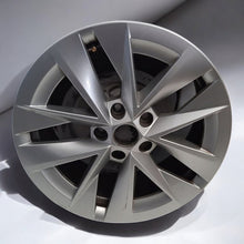 Laden Sie das Bild in den Galerie-Viewer, 1x Alufelge 17 Zoll 7.0&quot; 5x112 46ET 5E3601025, 5E3601025 Skoda Octavia III 5e3