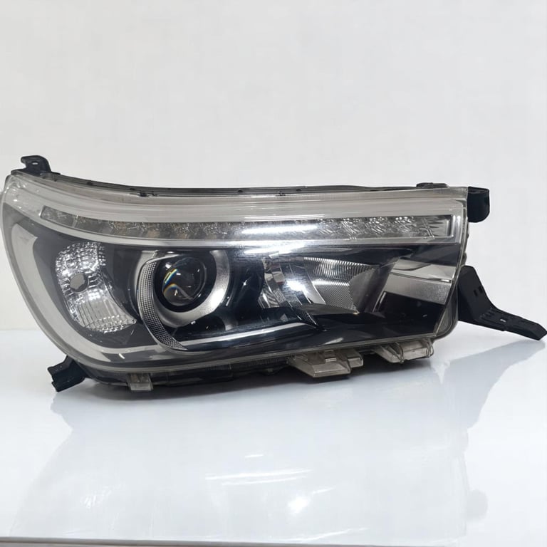 Frontscheinwerfer Toyota Hilux VIII Full LED Rechts Scheinwerfer Headlight SCH8231190777lz