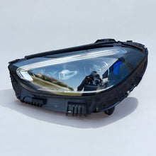 Laden Sie das Bild in den Galerie-Viewer, Frontscheinwerfer Mercedes-Benz W206 2069066903 Full LED Links Headlight SCH8404606501fv