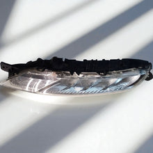 Laden Sie das Bild in den Galerie-Viewer, Frontscheinwerfer Citroën C4 Picasso II 9822653980 Links Scheinwerfer Headlight