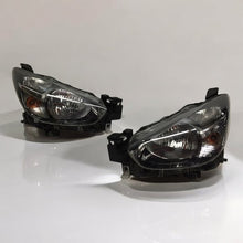 Load image into Gallery viewer, Frontscheinwerfer Mazda 2 Dj 67490F433 Ein Stück (Rechts oder Links) Headlight
