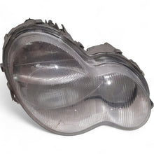 Laden Sie das Bild in den Galerie-Viewer, Frontscheinwerfer Mercedes-Benz W203 A2038203161 Rechts Scheinwerfer Headlight SCH9788366480ny
