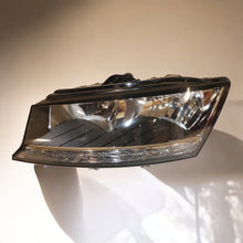 Load image into Gallery viewer, Frontscheinwerfer Skoda Fabia III 6V1941015 Links Scheinwerfer Headlight