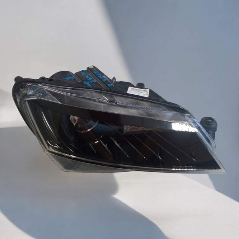 Frontscheinwerfer Skoda Superb III 3V1941016B Xenon Rechts Headlight