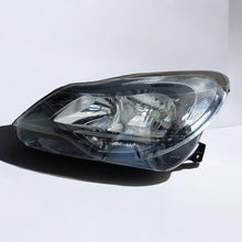 Laden Sie das Bild in den Galerie-Viewer, Frontscheinwerfer Opel Corsa D 13446801 Links Scheinwerfer Headlight