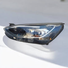 Laden Sie das Bild in den Galerie-Viewer, Frontscheinwerfer Ford Focus JX7B-13E017-AF Full LED Links Headlight SCH7760053986wp