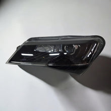 Laden Sie das Bild in den Galerie-Viewer, Frontscheinwerfer Skoda Superb III 3V1941017A Links Scheinwerfer Headlight