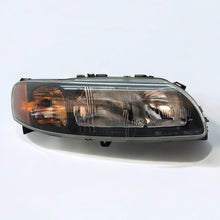 Load image into Gallery viewer, Frontscheinwerfer Volvo S60 Xc70 V70 II 8693564 89007904 Rechts Headlight