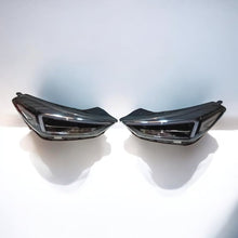 Laden Sie das Bild in den Galerie-Viewer, Frontscheinwerfer Hyundai Tucson Tl 92102D7700 92101D7700 Rechts oder Links