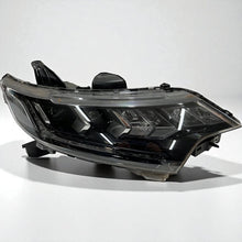 Laden Sie das Bild in den Galerie-Viewer, Frontscheinwerfer Mitsubishi Outlander III 8301D332 LED Rechts Headlight