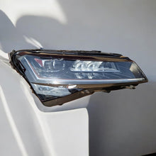 Load image into Gallery viewer, Frontscheinwerfer Skoda Superb III 3V1941016D Xenon Rechts Headlight