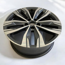 Load image into Gallery viewer, 1x Alufelge 18 Zoll 7.5&quot; 5x114.3 46ET Glanz Graphit 403008269 Mg Talisman