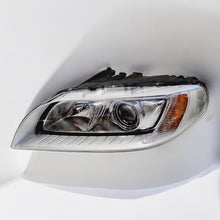 Load image into Gallery viewer, Frontscheinwerfer Volvo Xc70 31420013 Links Scheinwerfer Headlight