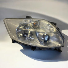 Laden Sie das Bild in den Galerie-Viewer, Frontscheinwerfer Toyota Auris 81110-02470 Rechts Scheinwerfer Headlight