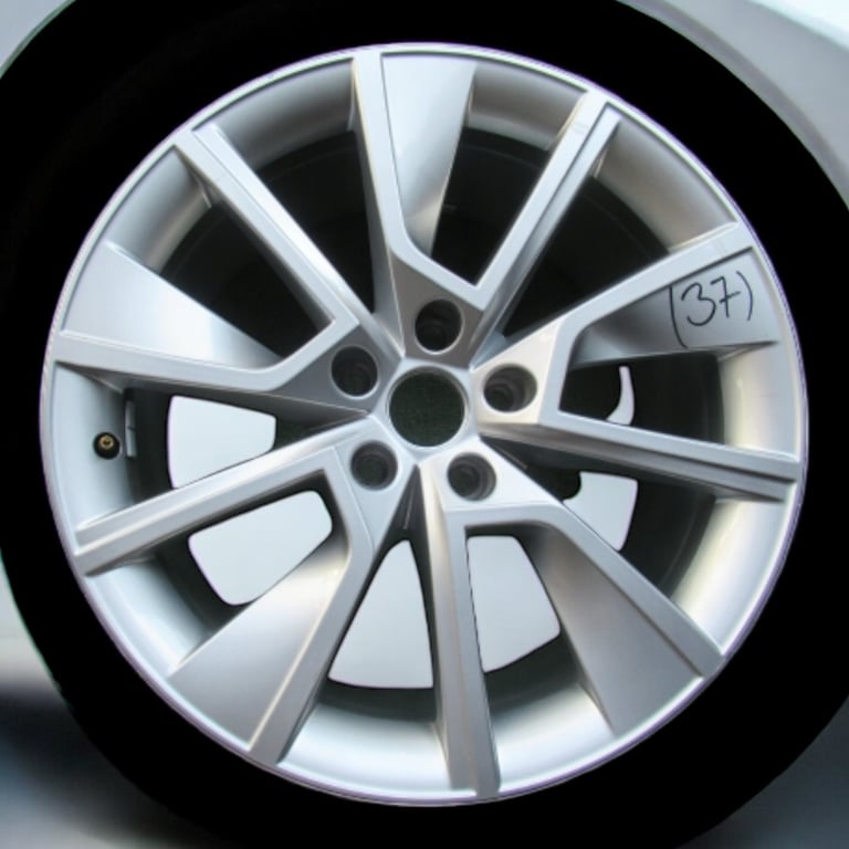 1x Alufelge 18 Zoll 8.5" 5x112 41ET Glanz Silber 3V0601025 Skoda Superb Iii
