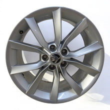 Laden Sie das Bild in den Galerie-Viewer, 1x Alufelge 18 Zoll 8.0&quot; 5x112 44ET Glanz Silber 3V0601025J Skoda Superb Iii