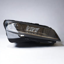 Laden Sie das Bild in den Galerie-Viewer, Frontscheinwerfer Skoda Superb III 3V2941016D Ein Stück (Rechts oder Links)