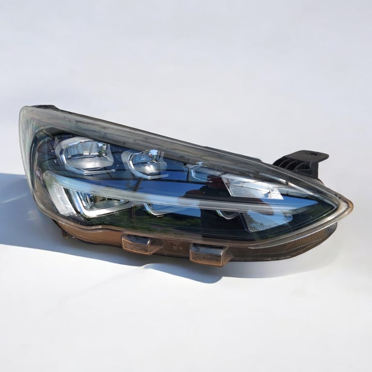 Frontscheinwerfer Ford Focus MX7B-13E014-ED Rechts Scheinwerfer Headlight