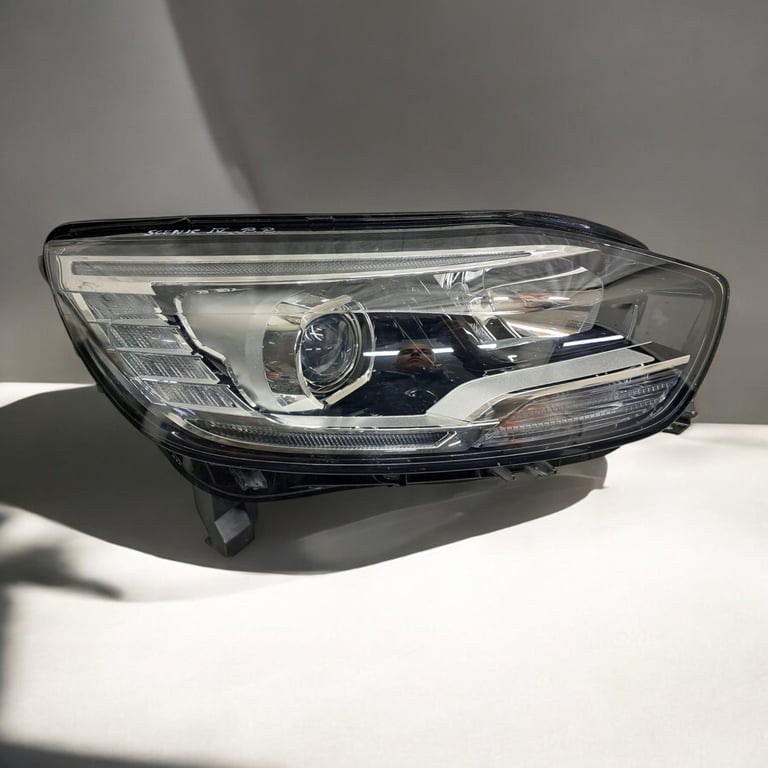 Frontscheinwerfer Renault Scenic Rechts Scheinwerfer Headlight SCH6638942154zd
