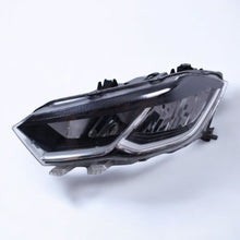 Laden Sie das Bild in den Galerie-Viewer, Frontscheinwerfer VW Polo 2G1941005 Halogen Links Scheinwerfer Headlight