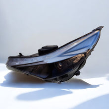 Load image into Gallery viewer, Frontscheinwerfer Hyundai Elantra VII 20-A- 92101-AA Rechts oder Links