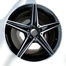 Laden Sie das Bild in den Galerie-Viewer, 1x Alufelge 18 Zoll 8.5&quot; 5x112 49ET Glanz Silber A2054011200 Mercedes-Benz Amg