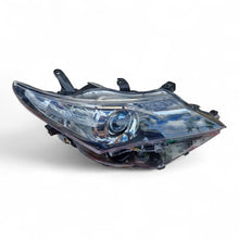 Laden Sie das Bild in den Galerie-Viewer, Frontscheinwerfer Toyota Auris 81110-02E21 Rechts Scheinwerfer Headlight