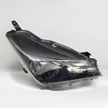 Laden Sie das Bild in den Galerie-Viewer, Frontscheinwerfer Toyota Yaris Rechts Scheinwerfer Headlight