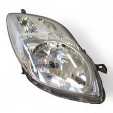 Load image into Gallery viewer, Frontscheinwerfer Toyota Yaris 81110-OD330 Rechts Scheinwerfer Headlight SCH6859808440nk